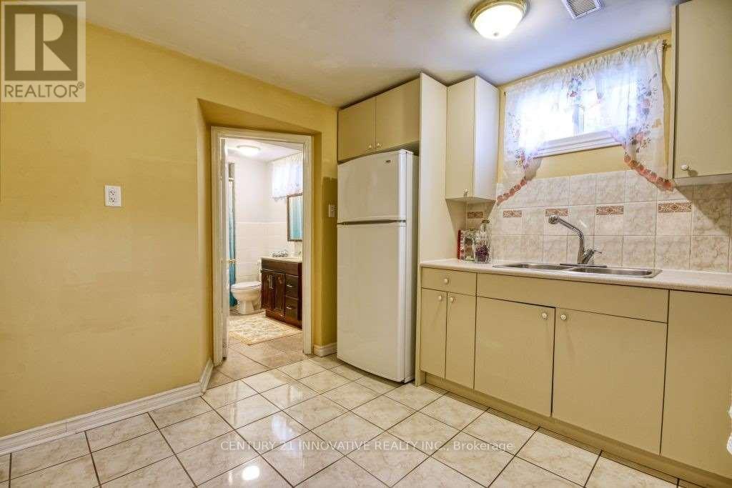 74 Fletcherdon Crescent, Toronto, Ontario  M3N 1S3 - Photo 15 - W12587904