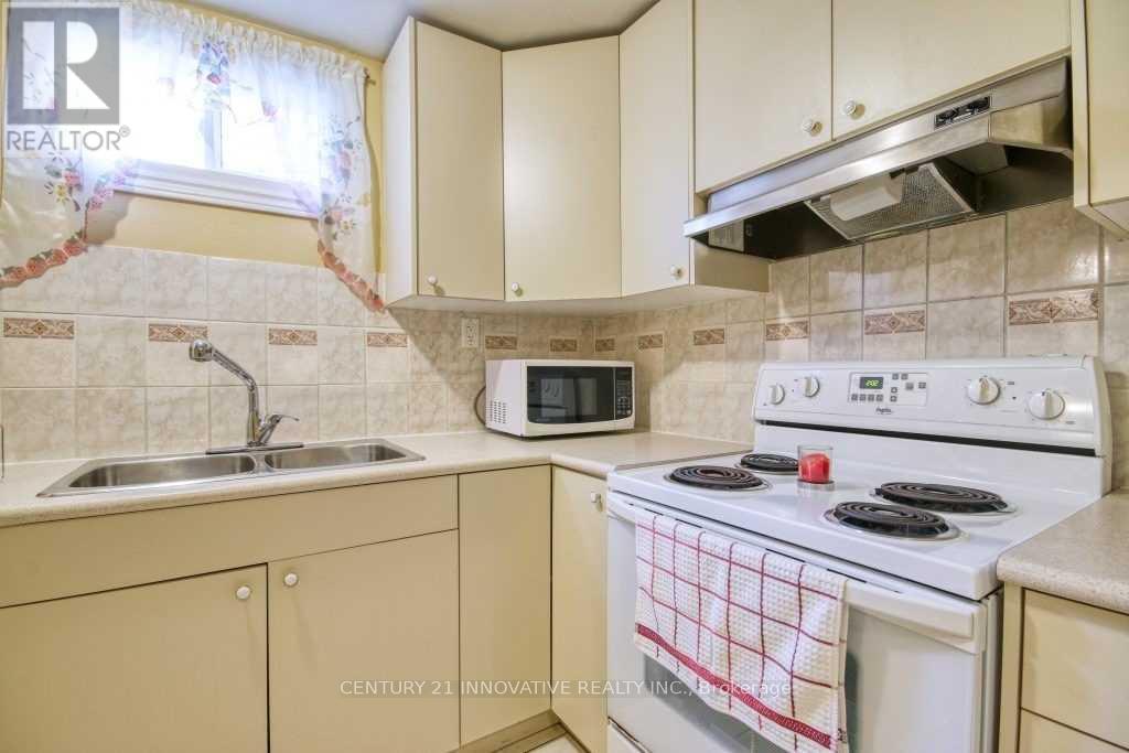 74 Fletcherdon Crescent, Toronto, Ontario  M3N 1S3 - Photo 16 - W12587904