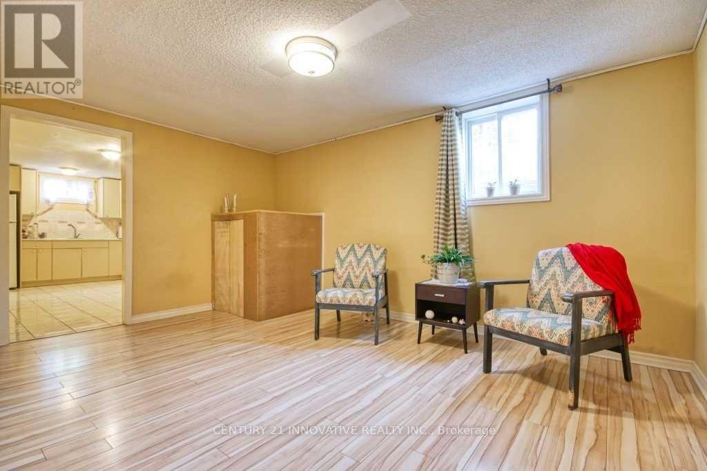 74 Fletcherdon Crescent, Toronto, Ontario  M3N 1S3 - Photo 9 - W12587904