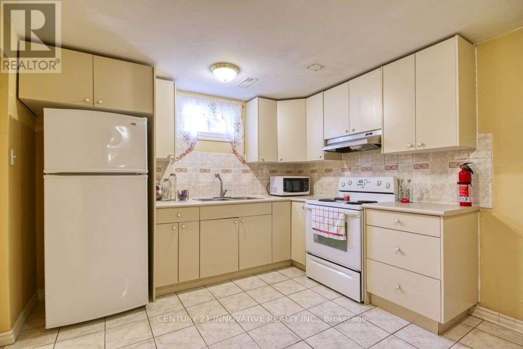 74 Fletcherdon Crescent, Toronto, Ontario  M3N 1S3 - Photo 17 - W12587904