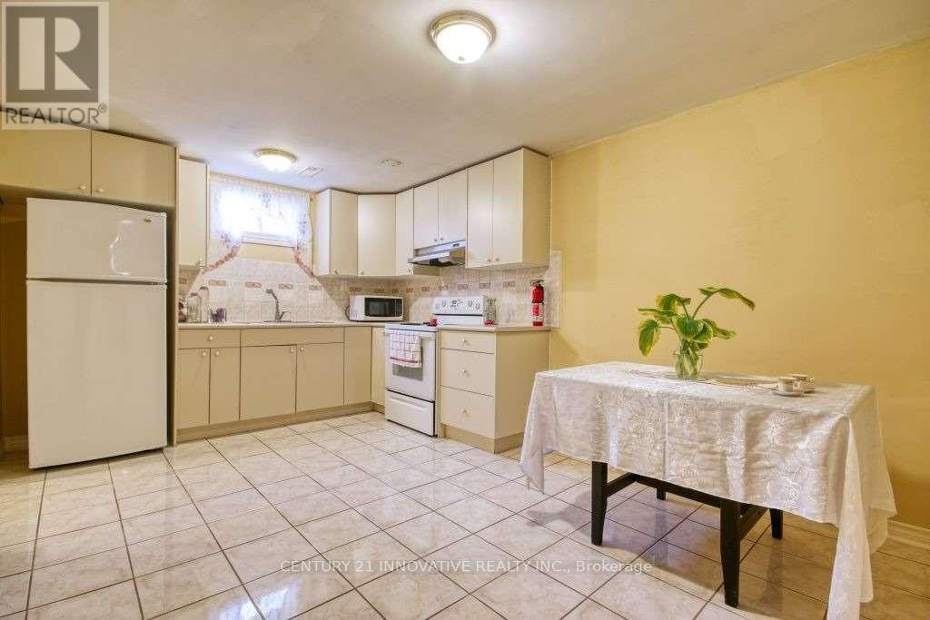 74 Fletcherdon Crescent, Toronto, Ontario  M3N 1S3 - Photo 12 - W12587904