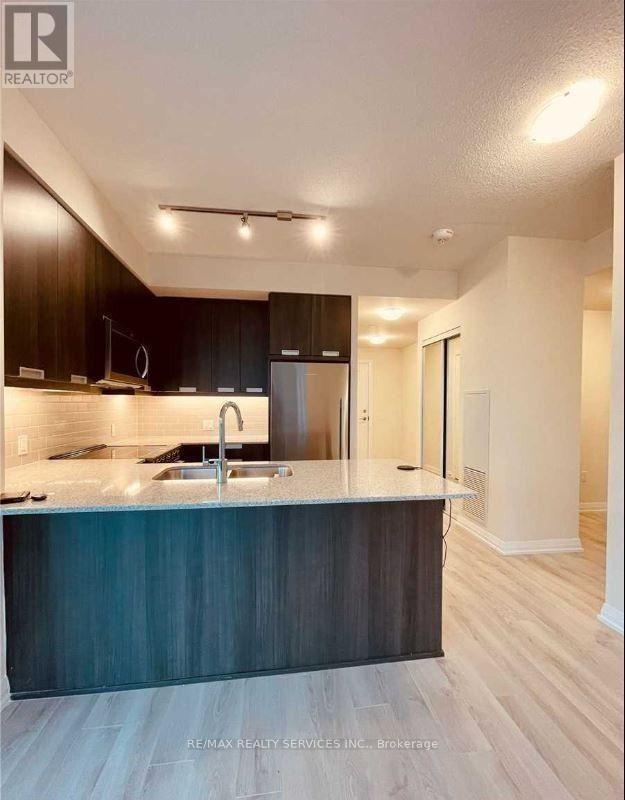 2018 - 35 Watergarden Drive, Mississauga, Ontario  L5R 1B2 - Photo 7 - W12588074