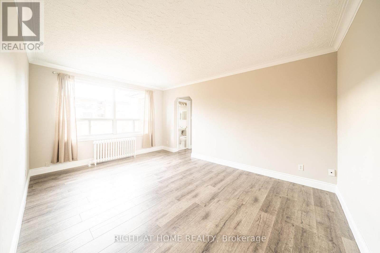 9 - 352 Lakeshore Road W, Mississauga, Ontario  L5H 1H3 - Photo 1 - W12588080