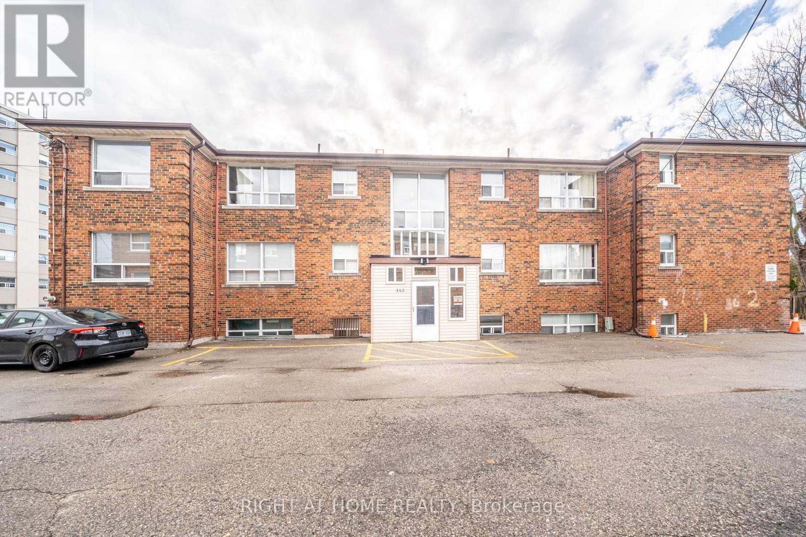 9 - 352 Lakeshore Road W, Mississauga, Ontario  L5H 1H3 - Photo 12 - W12588080