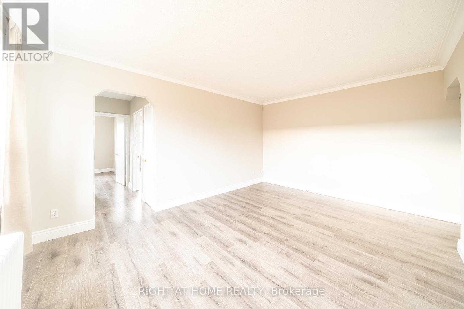 9 - 352 Lakeshore Road W, Mississauga, Ontario  L5H 1H3 - Photo 3 - W12588080