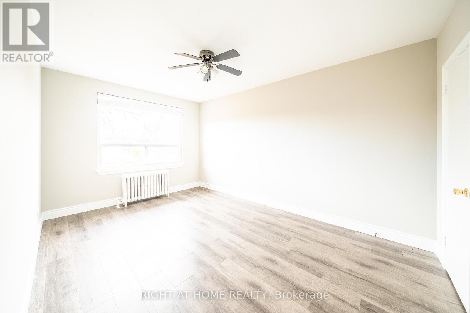 9 - 352 Lakeshore Road W, Mississauga, Ontario  L5H 1H3 - Photo 6 - W12588080