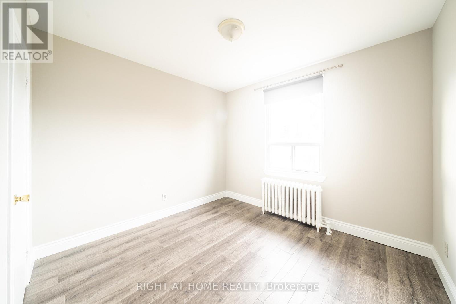 9 - 352 Lakeshore Road W, Mississauga, Ontario  L5H 1H3 - Photo 8 - W12588080