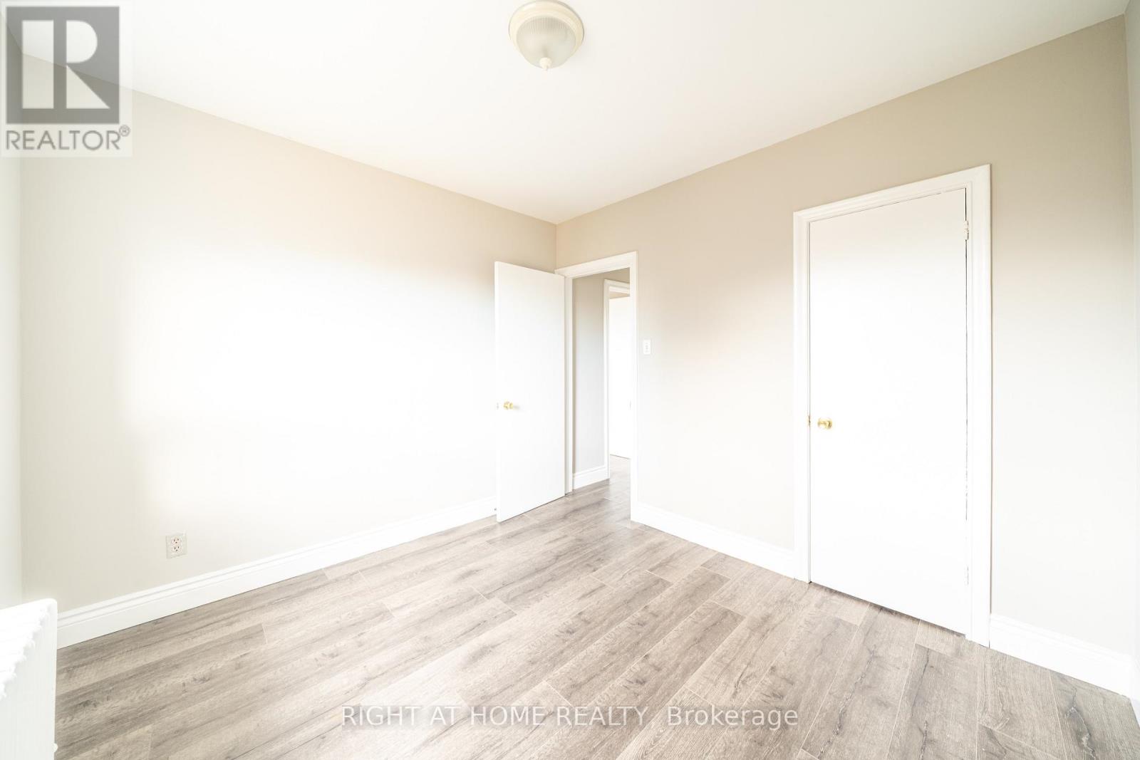 9 - 352 Lakeshore Road W, Mississauga, Ontario  L5H 1H3 - Photo 9 - W12588080