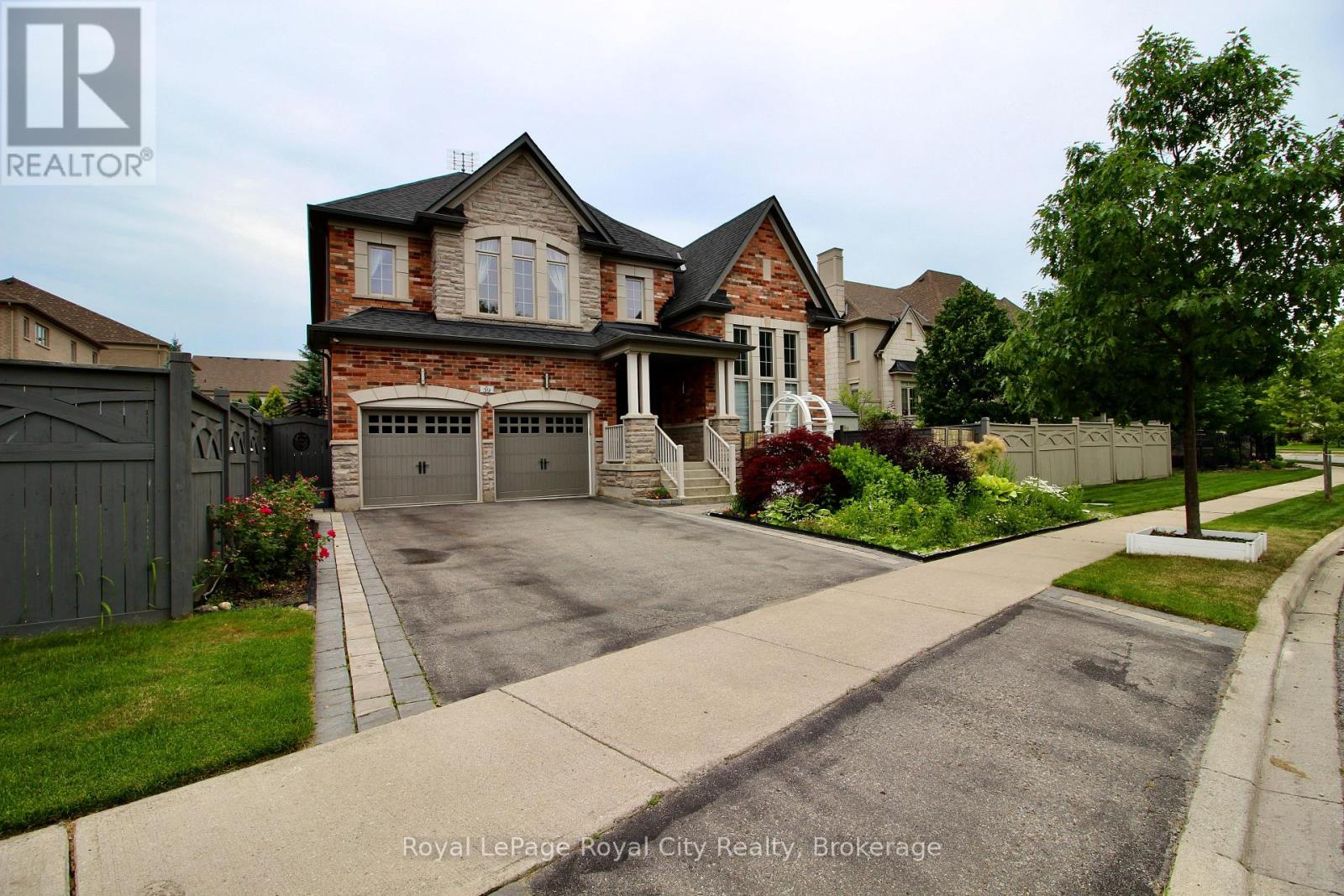 39 Dalmeny Drive, Brampton, Ontario  L6X 2Y4 - Photo 2 - W12588104
