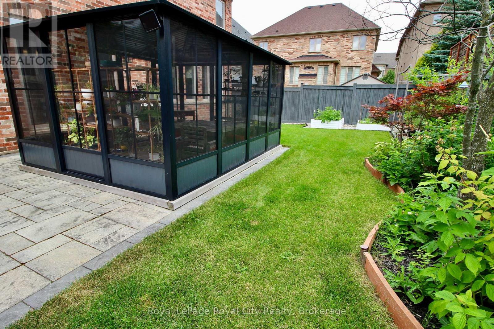 39 Dalmeny Drive, Brampton, Ontario  L6X 2Y4 - Photo 43 - W12588104