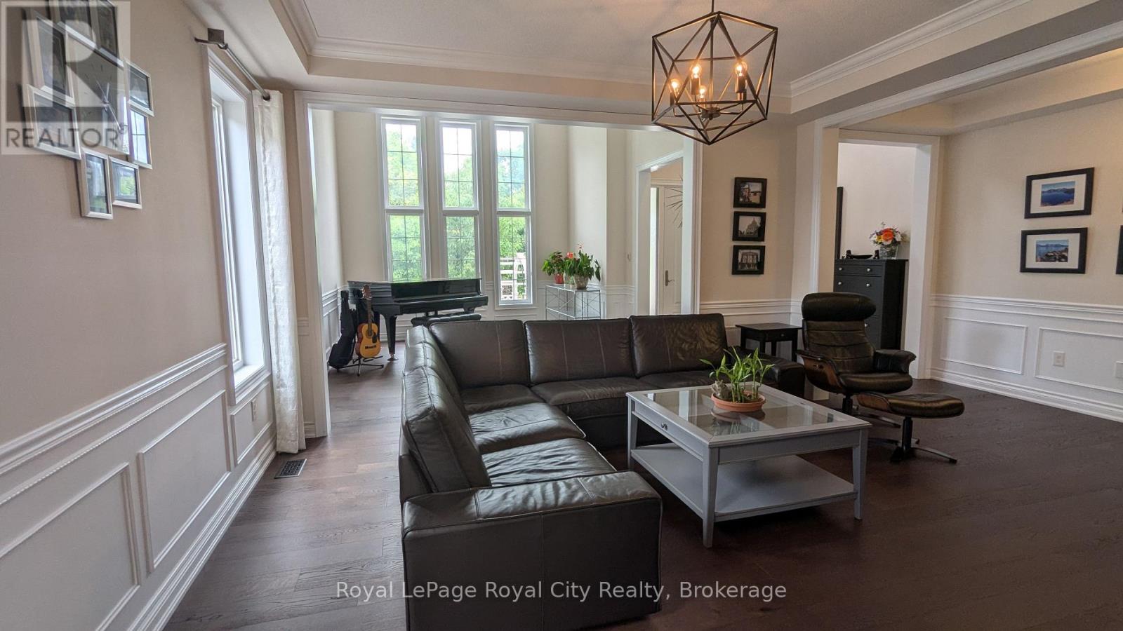 39 Dalmeny Drive, Brampton, Ontario  L6X 2Y4 - Photo 6 - W12588104