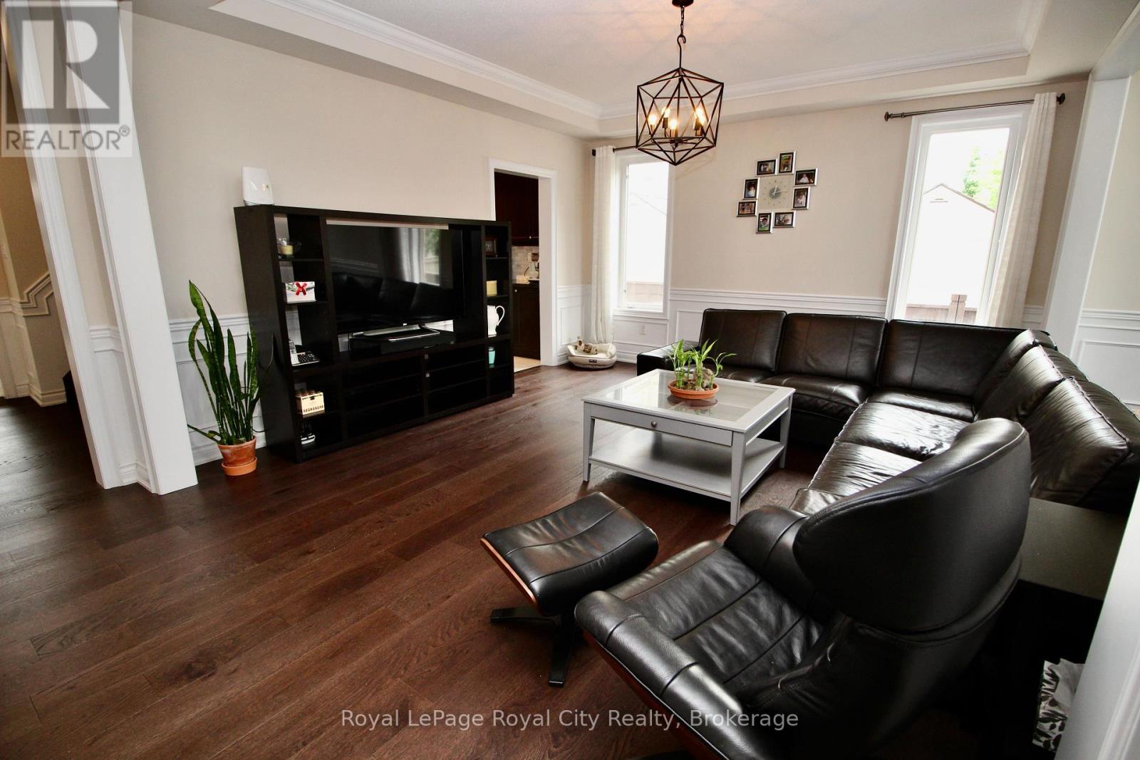 39 Dalmeny Drive, Brampton, Ontario  L6X 2Y4 - Photo 7 - W12588104