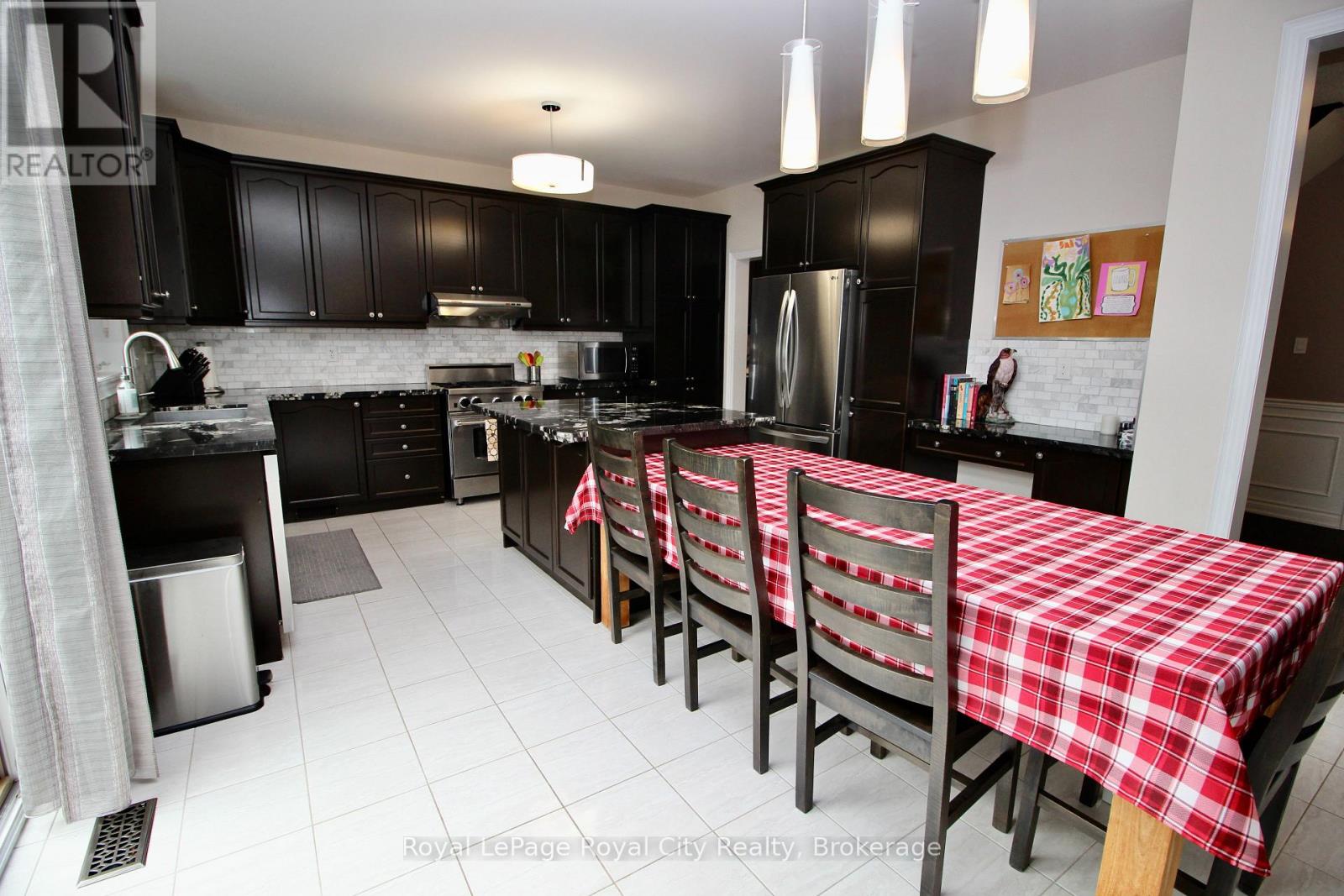 39 Dalmeny Drive, Brampton, Ontario  L6X 2Y4 - Photo 8 - W12588104