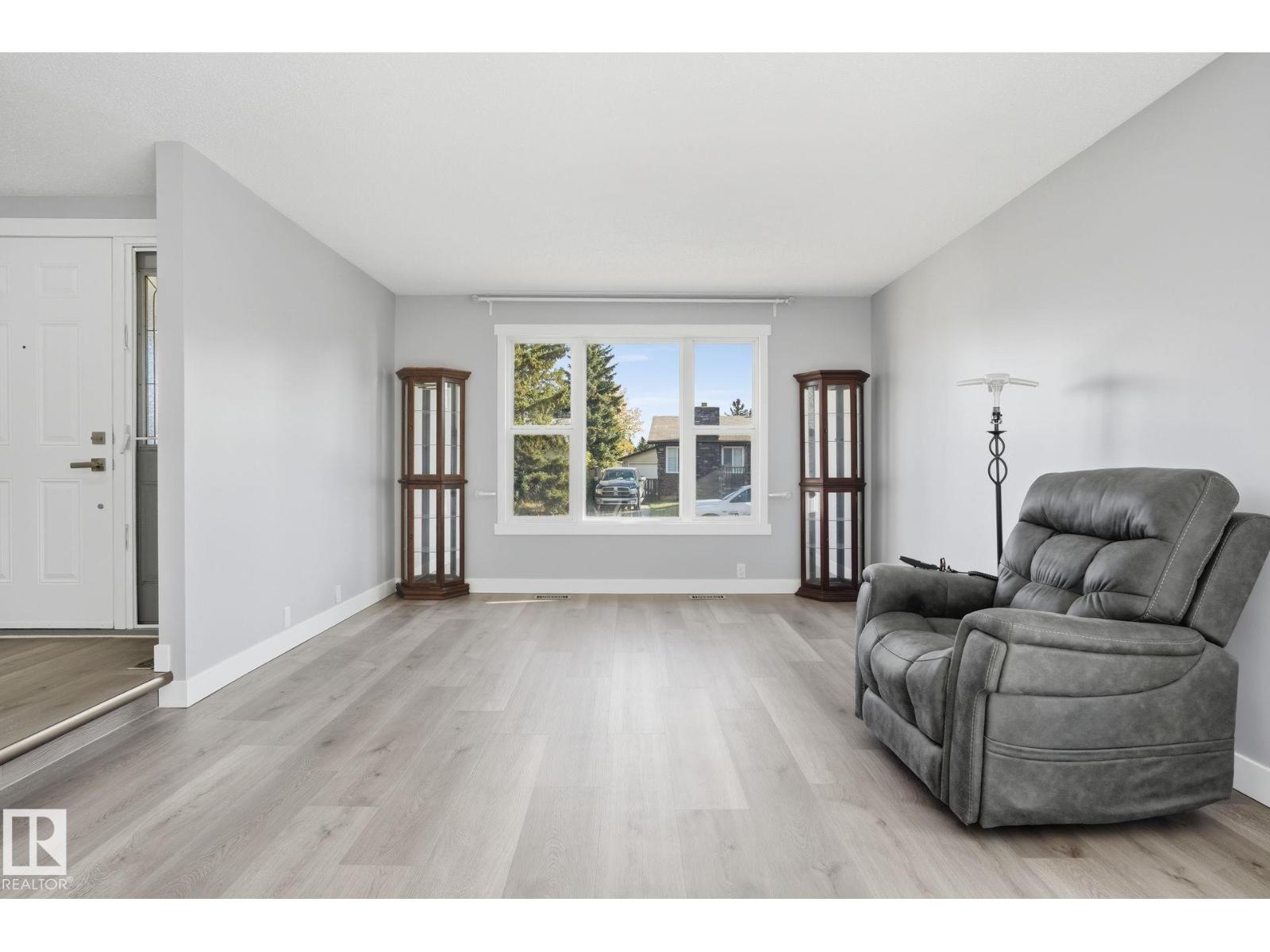 14208 30 St Nw, Edmonton, Alberta  T5Y 1N9 - Photo 8 - E4467077