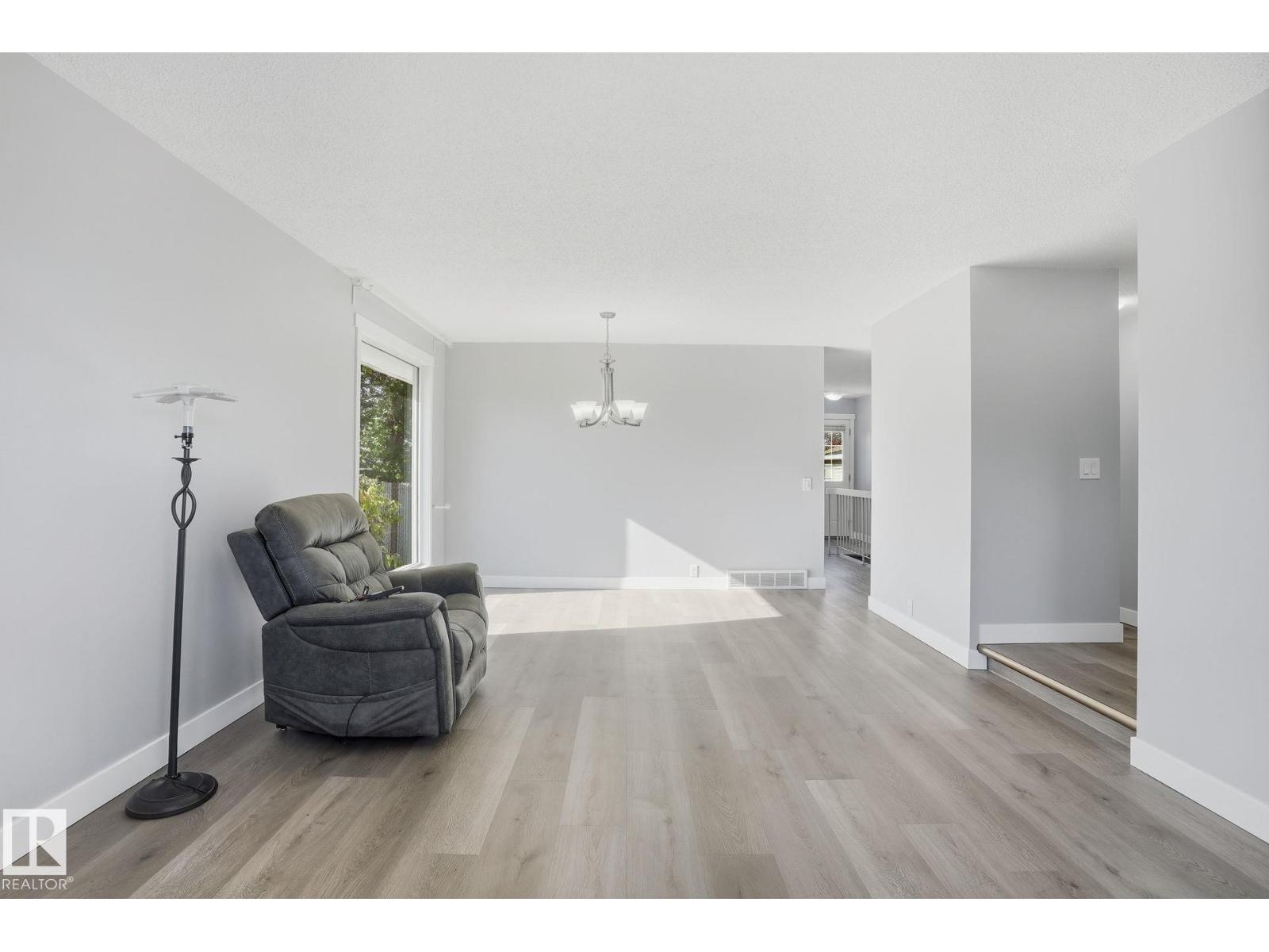 14208 30 St Nw, Edmonton, Alberta  T5Y 1N9 - Photo 9 - E4467077