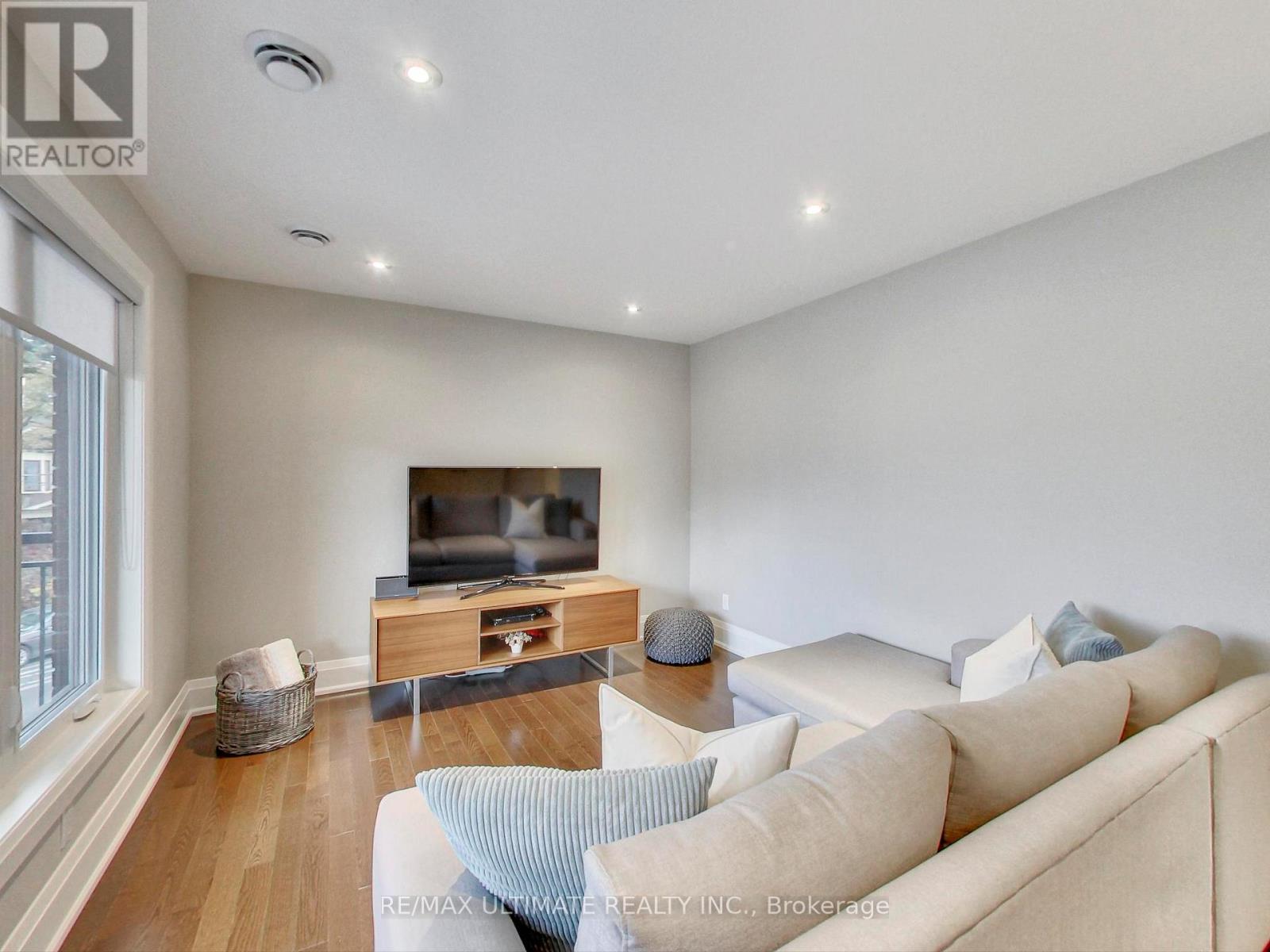 Apt #3 - 728 Vaughan Road, Toronto, Ontario  M6E 2Y9 - Photo 4 - C12588082