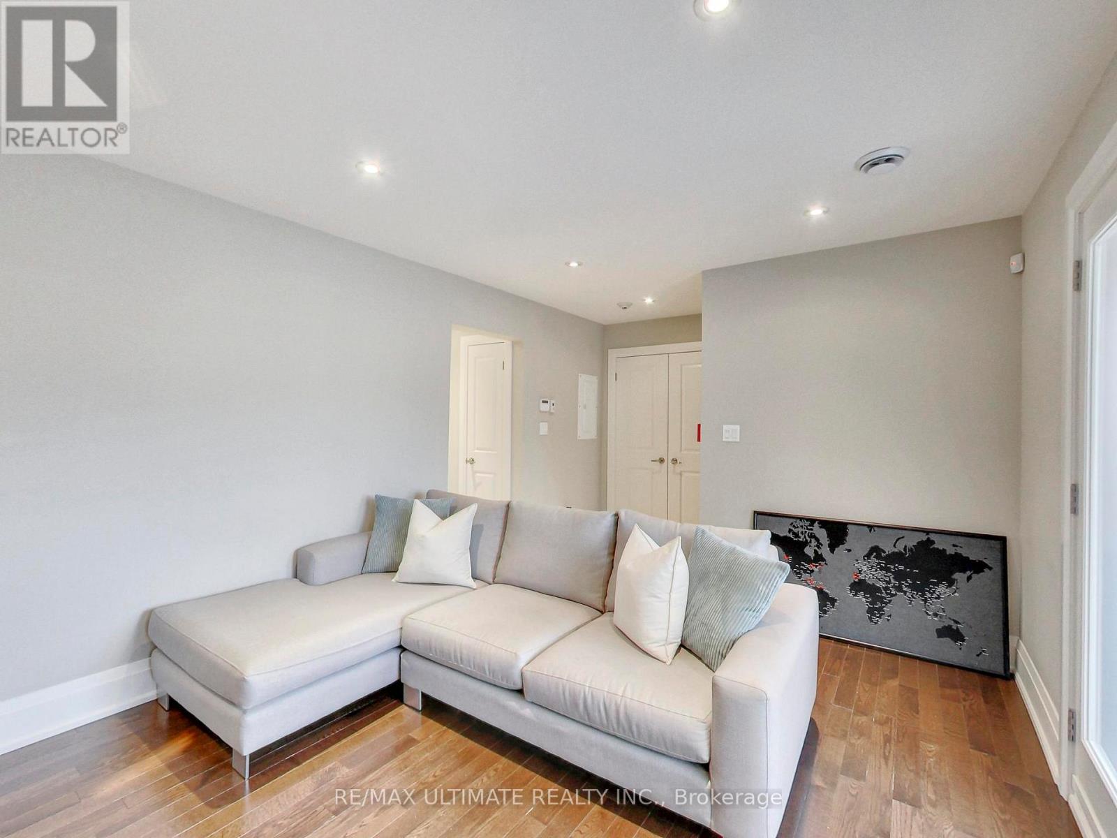 Apt #3 - 728 Vaughan Road, Toronto, Ontario  M6E 2Y9 - Photo 5 - C12588082