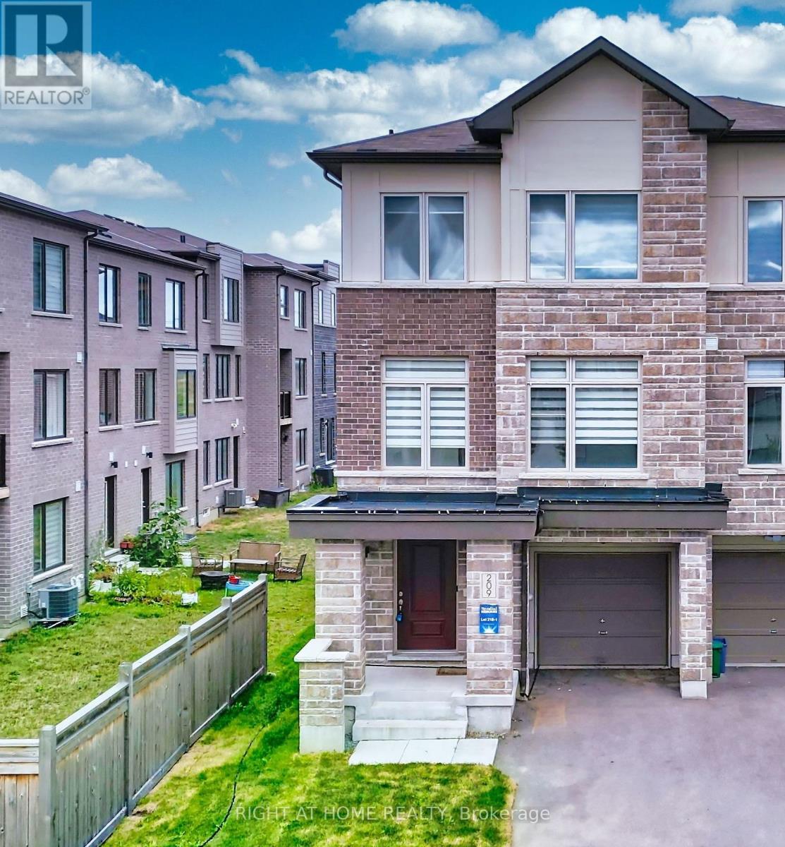 209 VANTAGE LOOP, Newmarket, Ontario