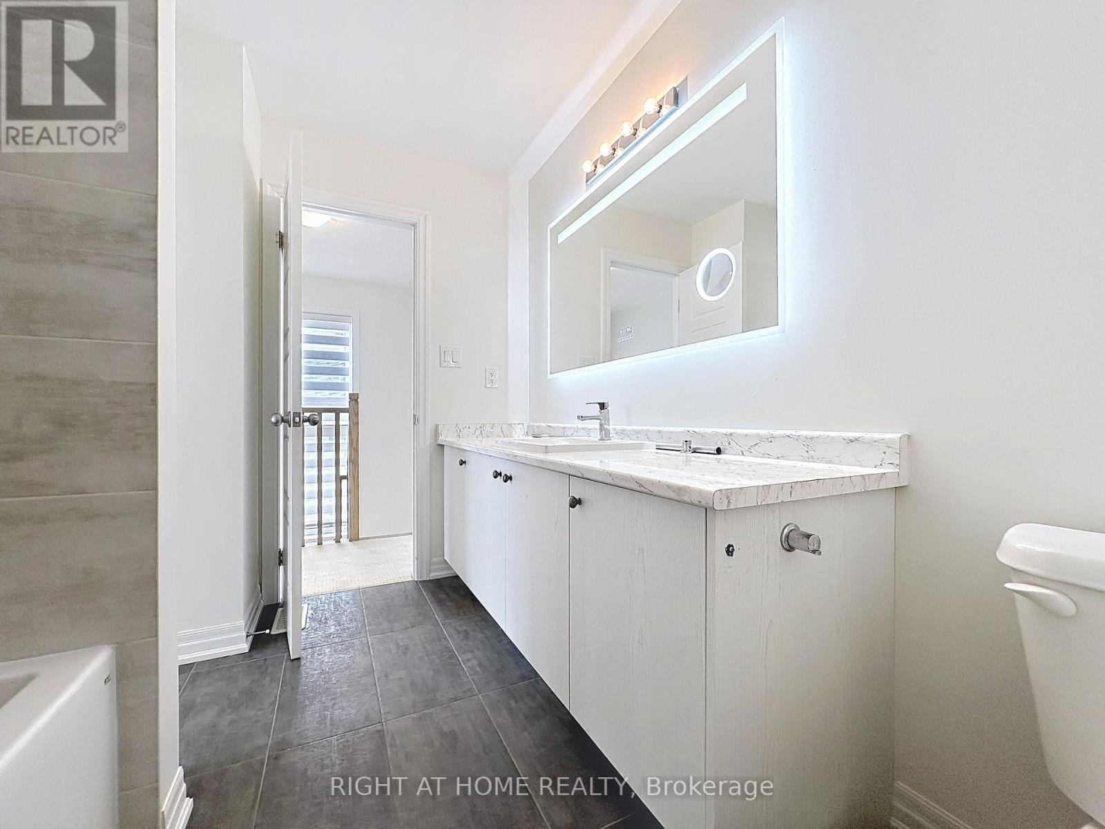 209 Vantage Loop, Newmarket, Ontario  L3X 0L4 - Photo 15 - N12588118