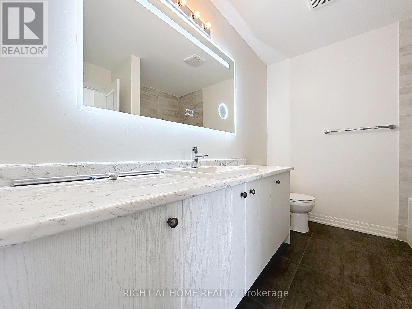 209 Vantage Loop, Newmarket, Ontario  L3X 0L4 - Photo 16 - N12588118