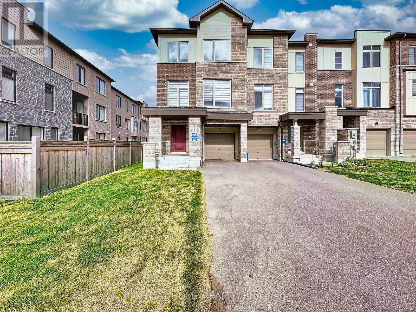 209 Vantage Loop, Newmarket, Ontario  L3X 0L4 - Photo 2 - N12588118