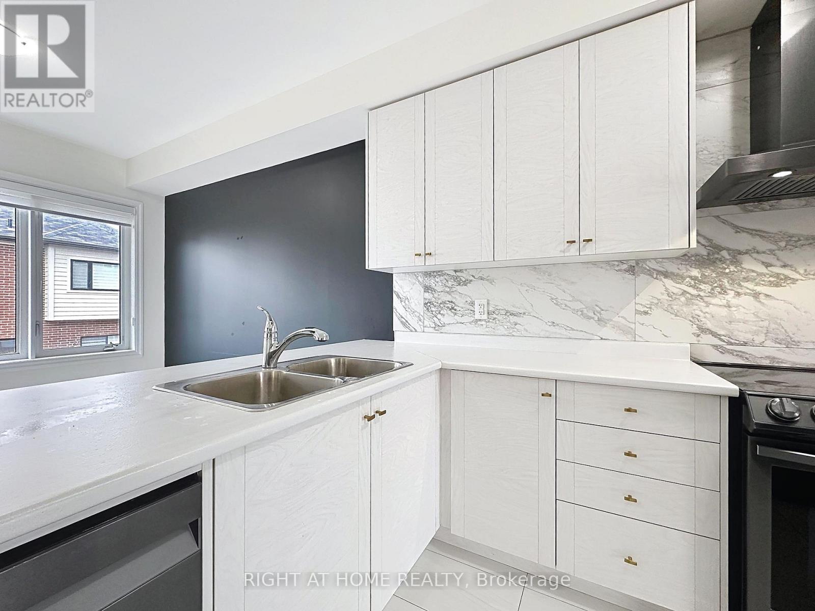 209 Vantage Loop, Newmarket, Ontario  L3X 0L4 - Photo 6 - N12588118