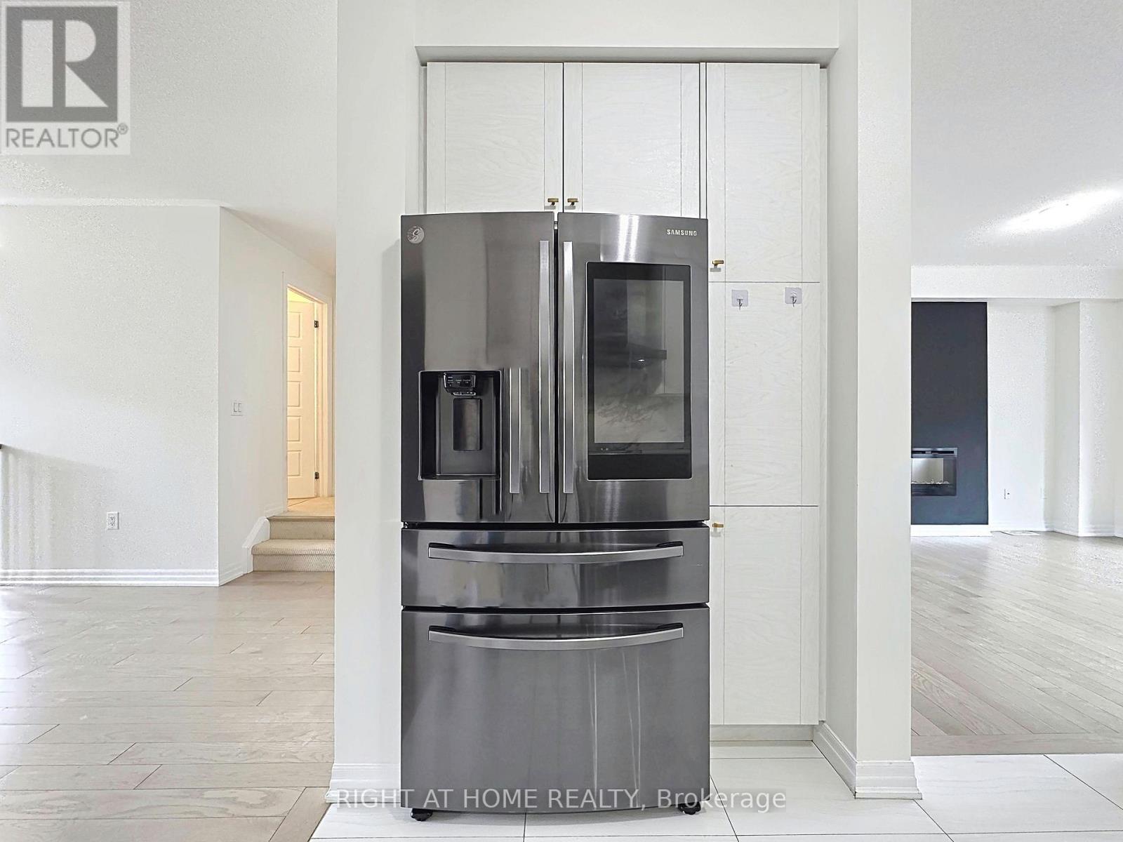 209 Vantage Loop, Newmarket, Ontario  L3X 0L4 - Photo 8 - N12588118