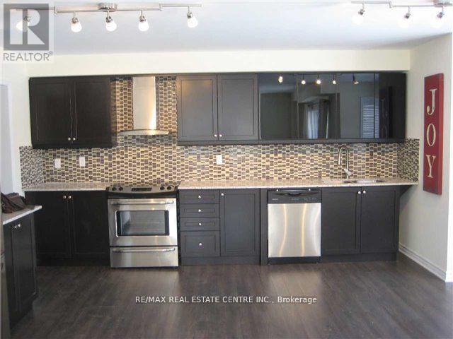 4 Lothbury Drive, Brampton, Ontario L7A 4G7 - Photo 2 - W12588090