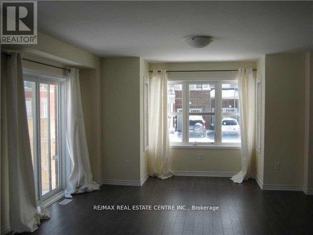 4 Lothbury Drive, Brampton, Ontario L7A 4G7 - Photo 3 - W12588090