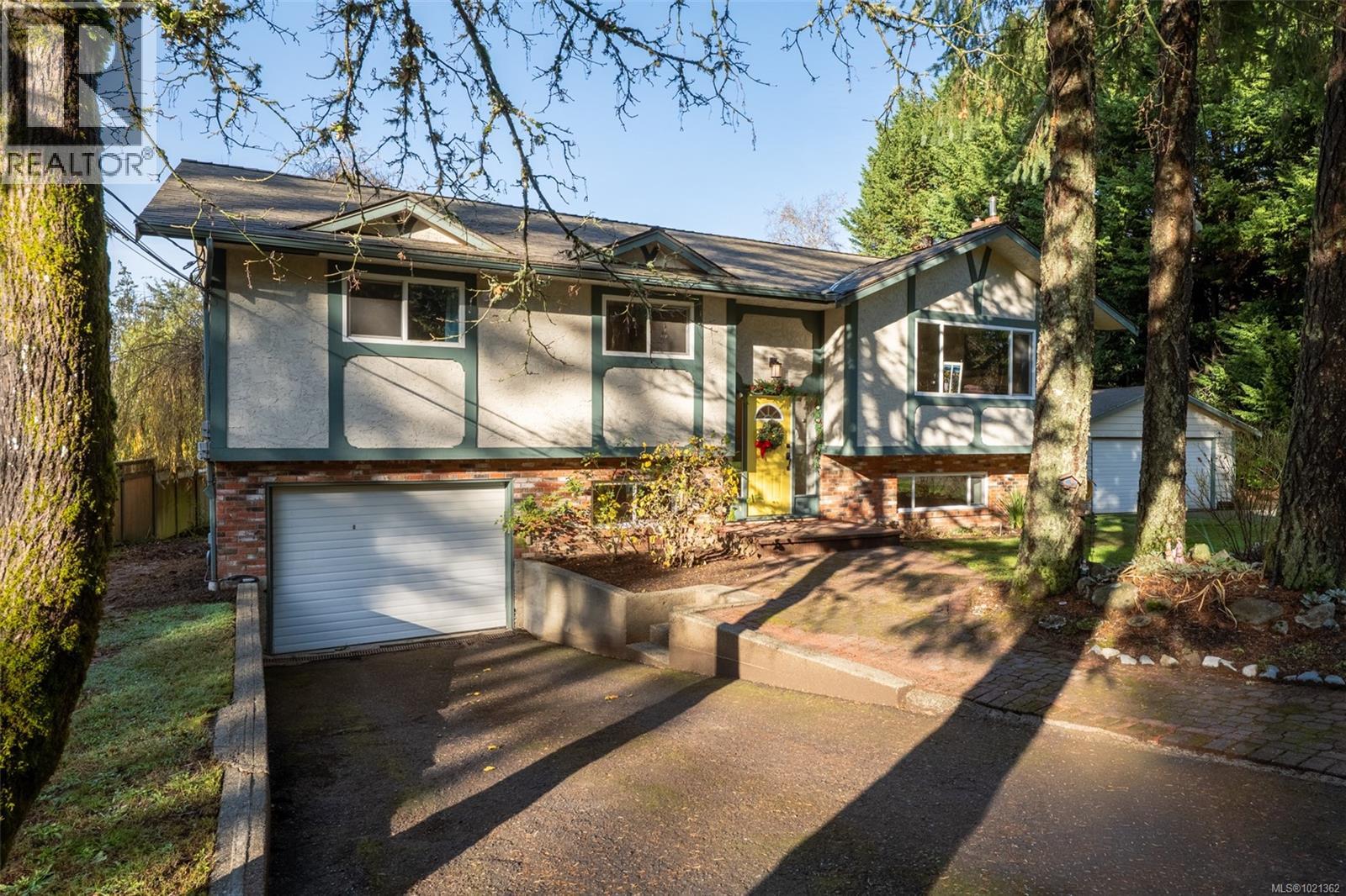 9440 Glenelg Ave, North Saanich, British Columbia
