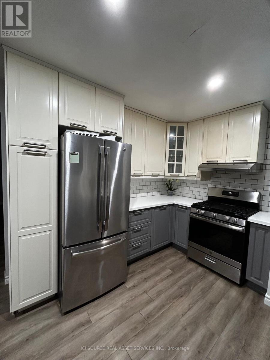 Upper - 6 Park Avenue, St. Catharines (Secord Woods), Ontario  L2P 1R1 - Photo 2 - X12588088