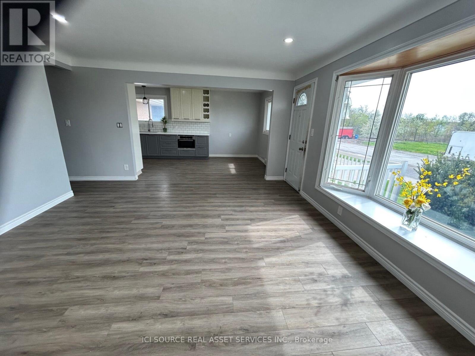 Upper - 6 Park Avenue, St. Catharines (Secord Woods), Ontario  L2P 1R1 - Photo 7 - X12588088