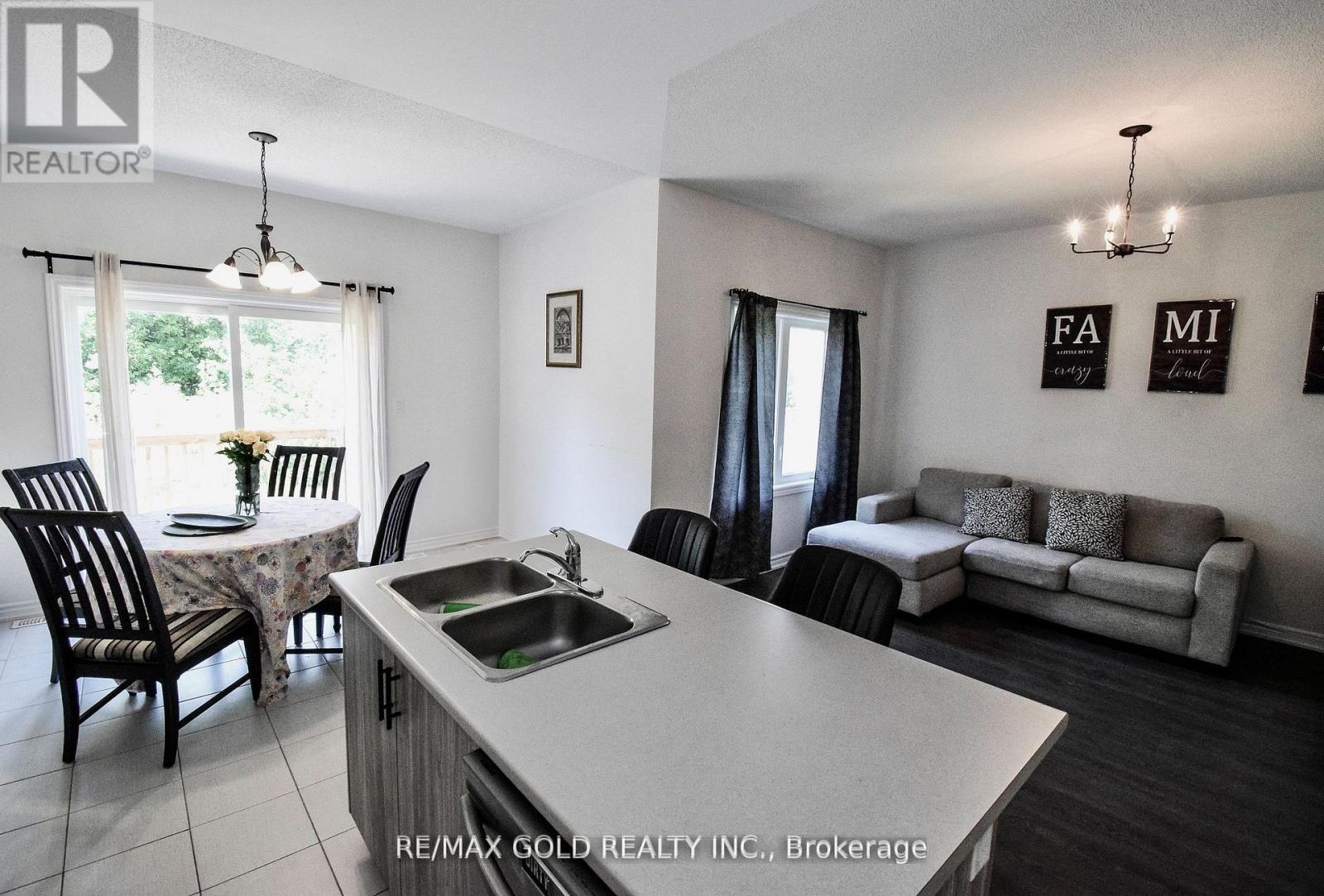 77 Tumblewood Place, Welland, Ontario  L3B 0J3 - Photo 8 - X12588116
