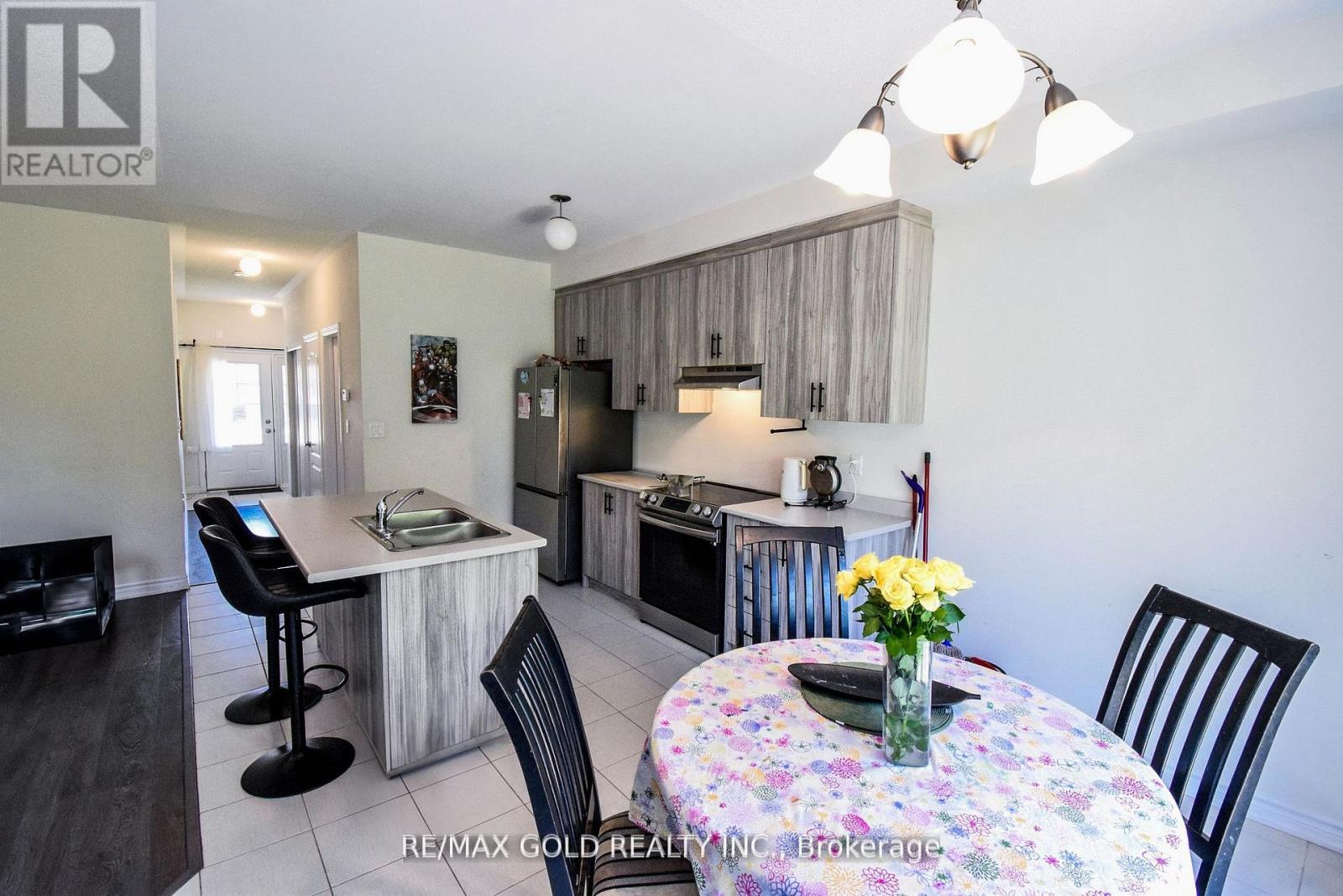 77 Tumblewood Place, Welland, Ontario  L3B 0J3 - Photo 9 - X12588116