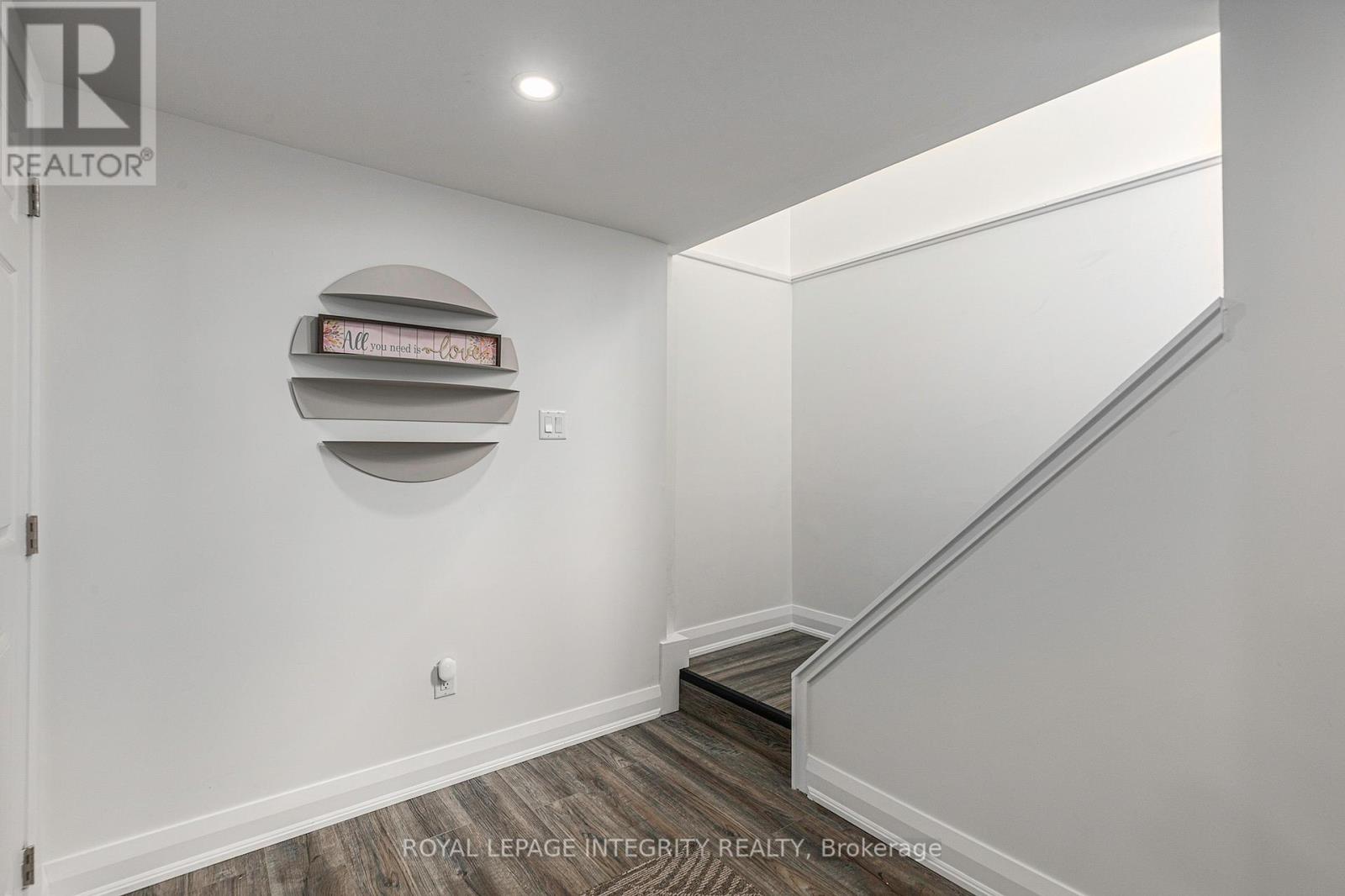 B - 19 Sherry Lane, Ottawa, Ontario  K2G 3L4 - Photo 3 - X12588128