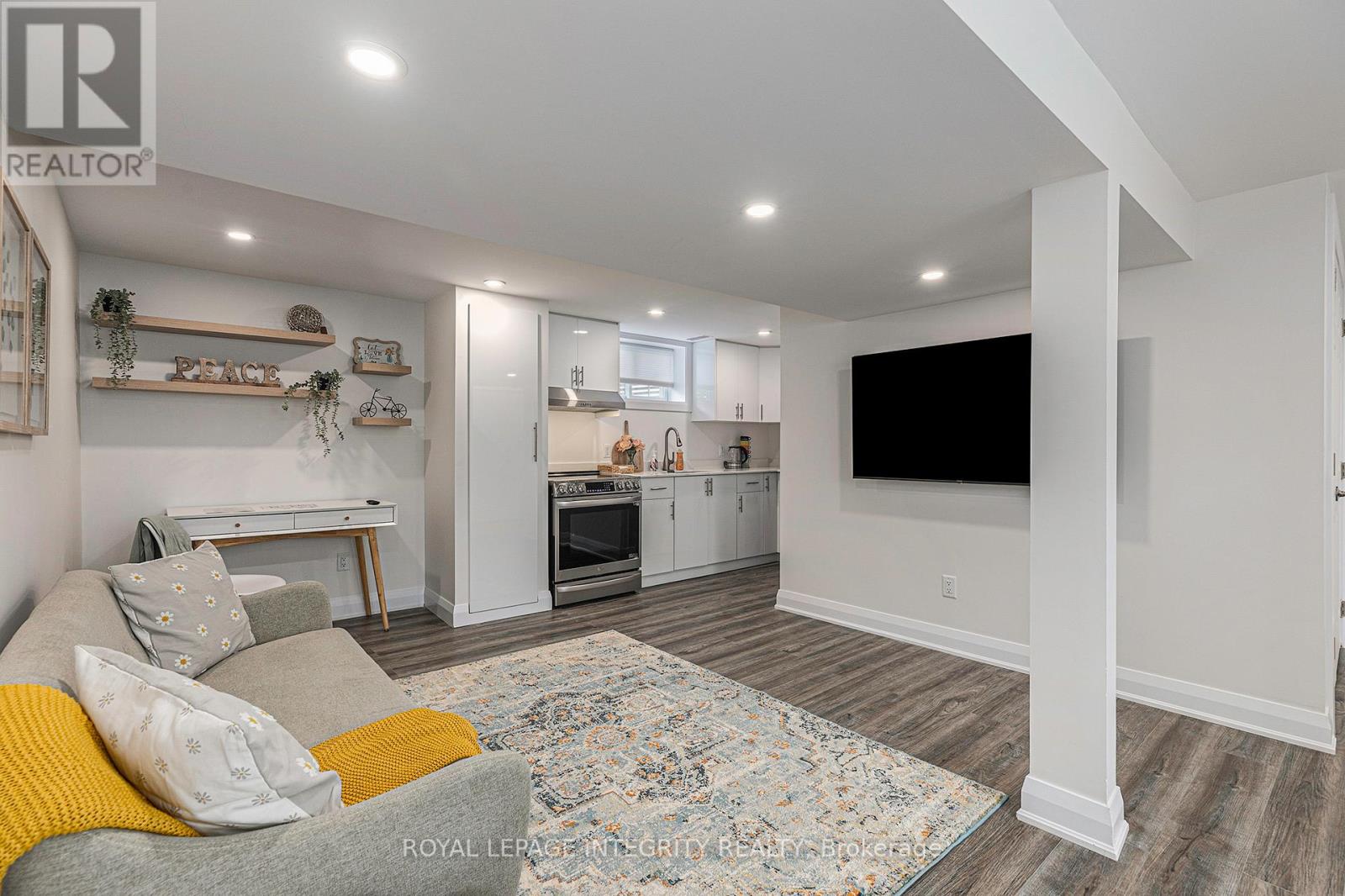 B - 19 Sherry Lane, Ottawa, Ontario  K2G 3L4 - Photo 4 - X12588128