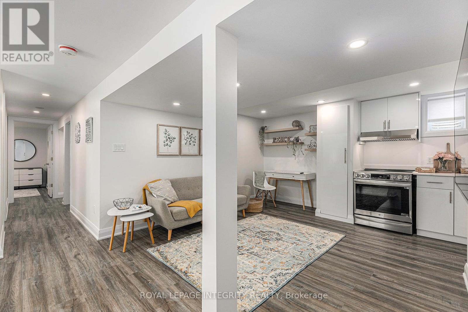 B - 19 Sherry Lane, Ottawa, Ontario  K2G 3L4 - Photo 5 - X12588128