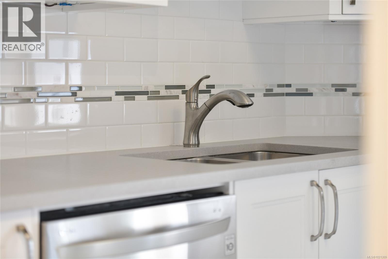 507 1440 Beach Dr, Oak Bay, British Columbia  V8S 2N8 - Photo 21 - 1021309