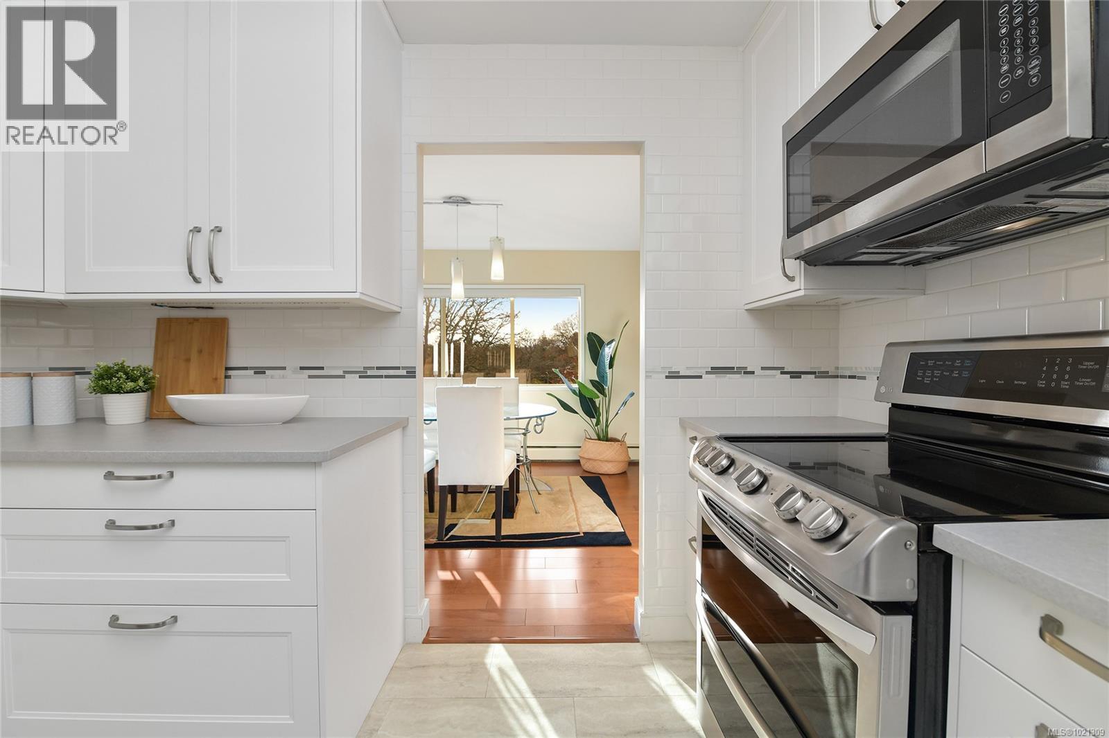 507 1440 Beach Dr, Oak Bay, British Columbia  V8S 2N8 - Photo 22 - 1021309