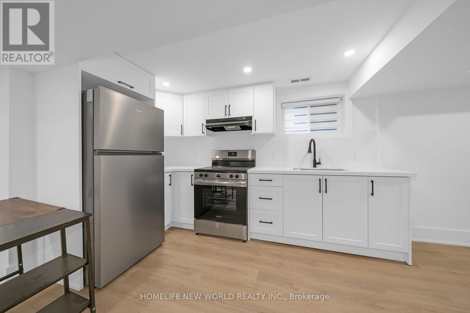 696 Hillview Crescent, Pickering, Ontario  L1W 2R7 - Photo 8 - E12450782