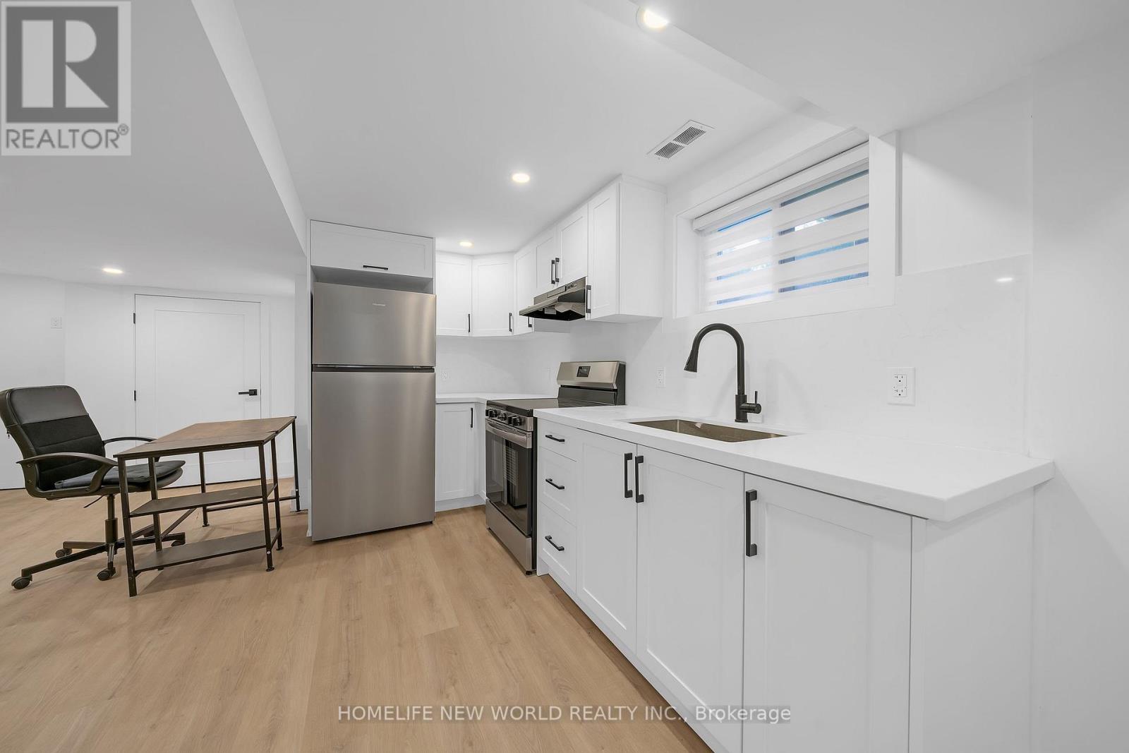 696 Hillview Crescent, Pickering, Ontario  L1W 2R7 - Photo 7 - E12450782