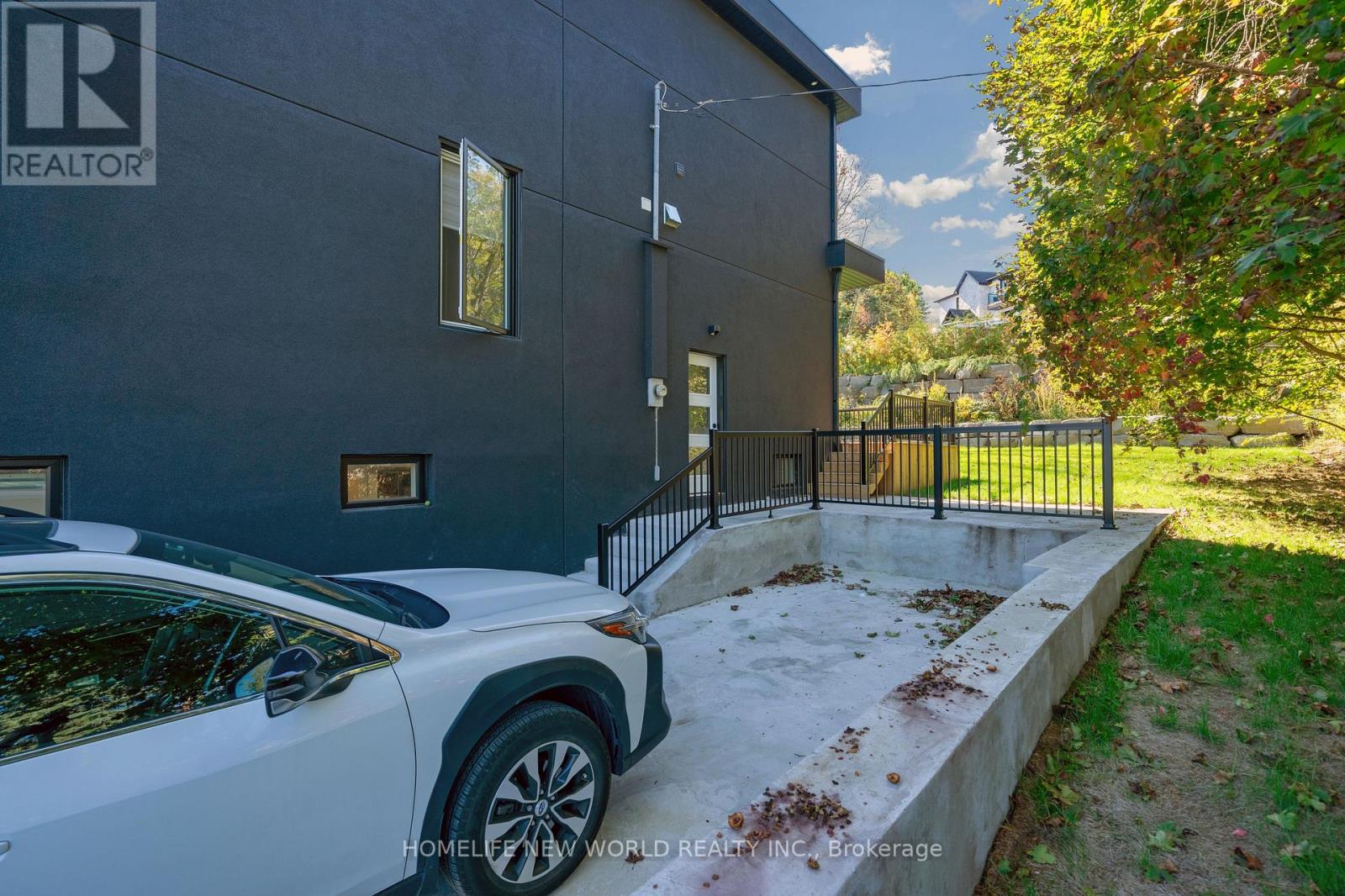 696 Hillview Crescent, Pickering, Ontario  L1W 2R7 - Photo 3 - E12450782