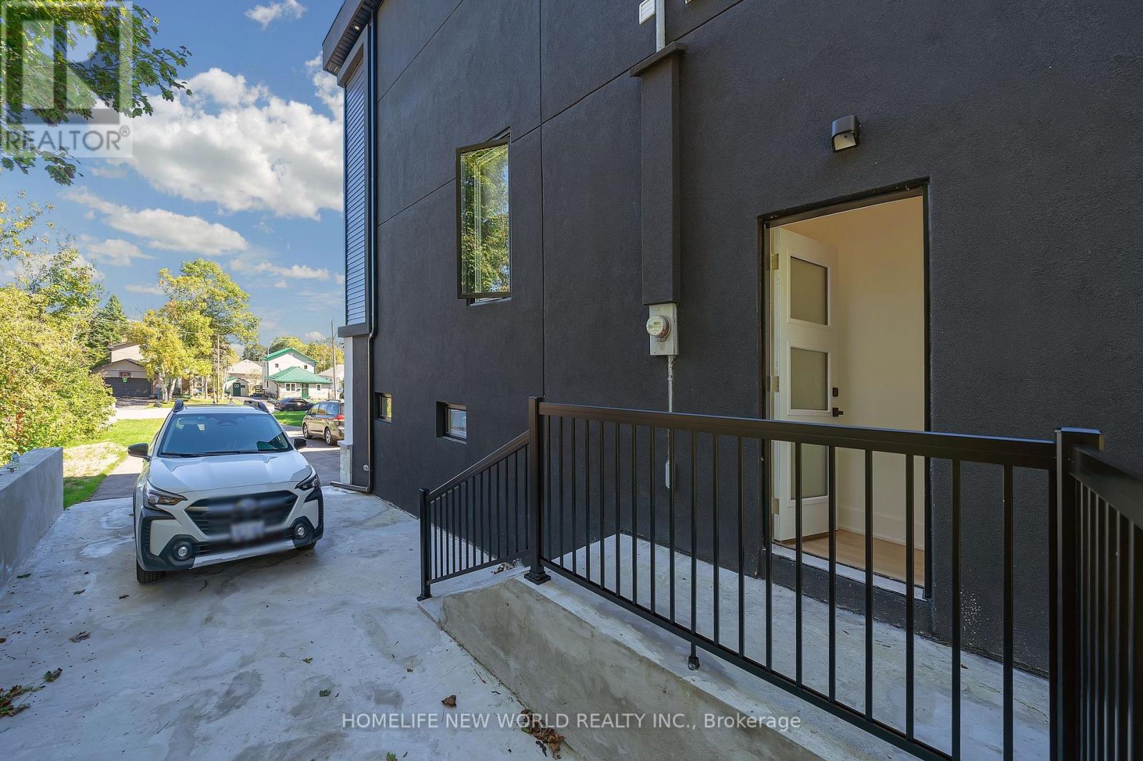 696 Hillview Crescent, Pickering, Ontario  L1W 2R7 - Photo 4 - E12450782