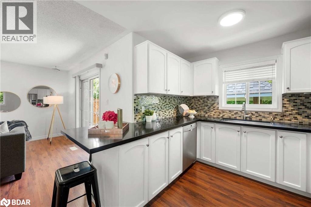 4 Alice Avenue, Keswick, Ontario  L4P 3C8 - Photo 11 - 40791104