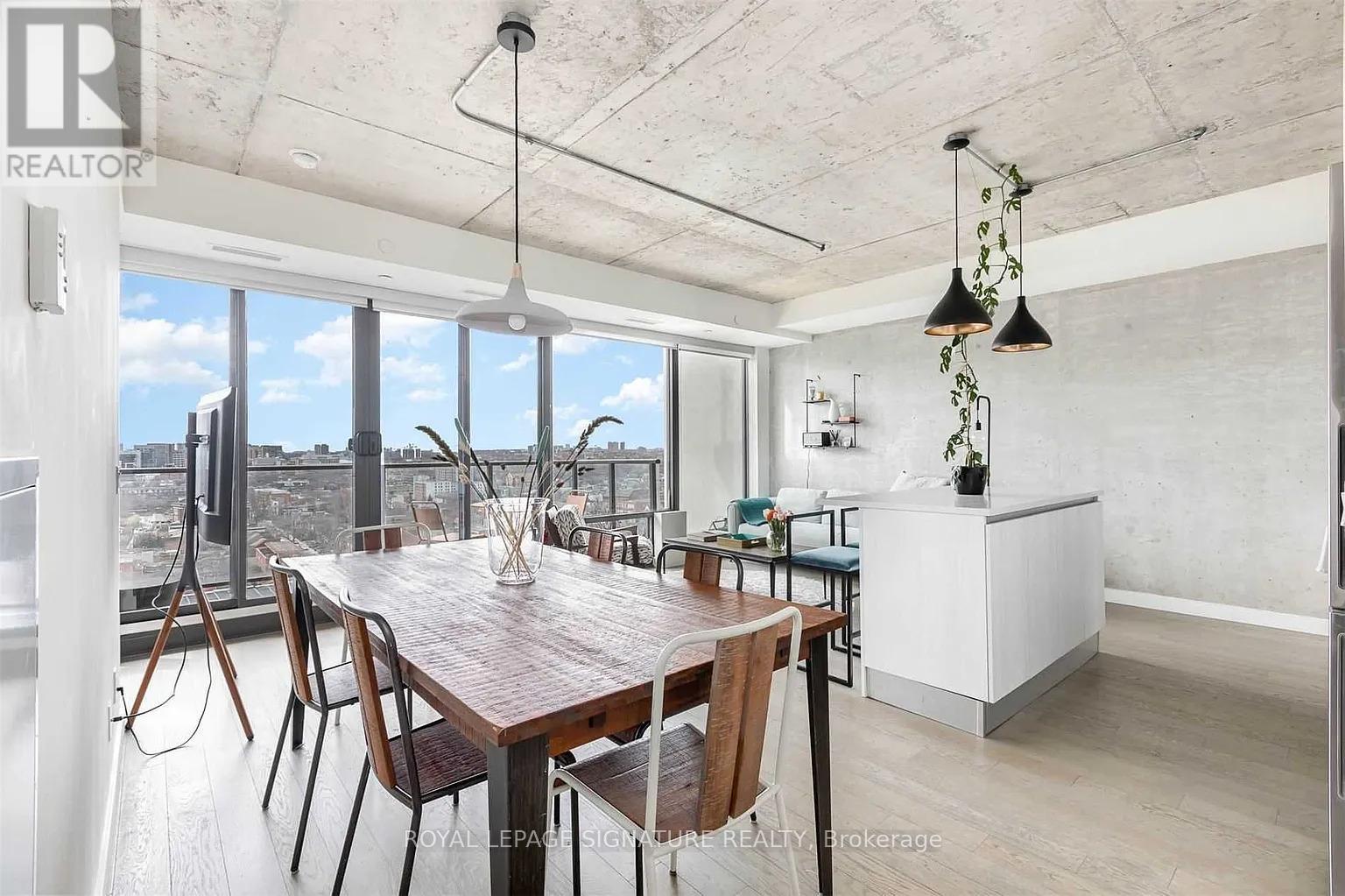 1505 - 111 BATHURST STREET, Toronto, Ontario