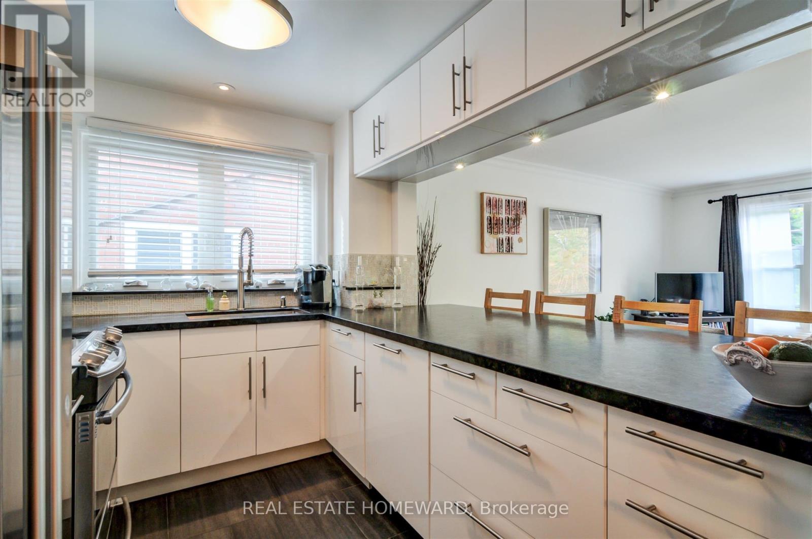 Main Floor - 21 Love Crescent, Toronto, Ontario M4E 1V6 - Photo 3 - E12588148