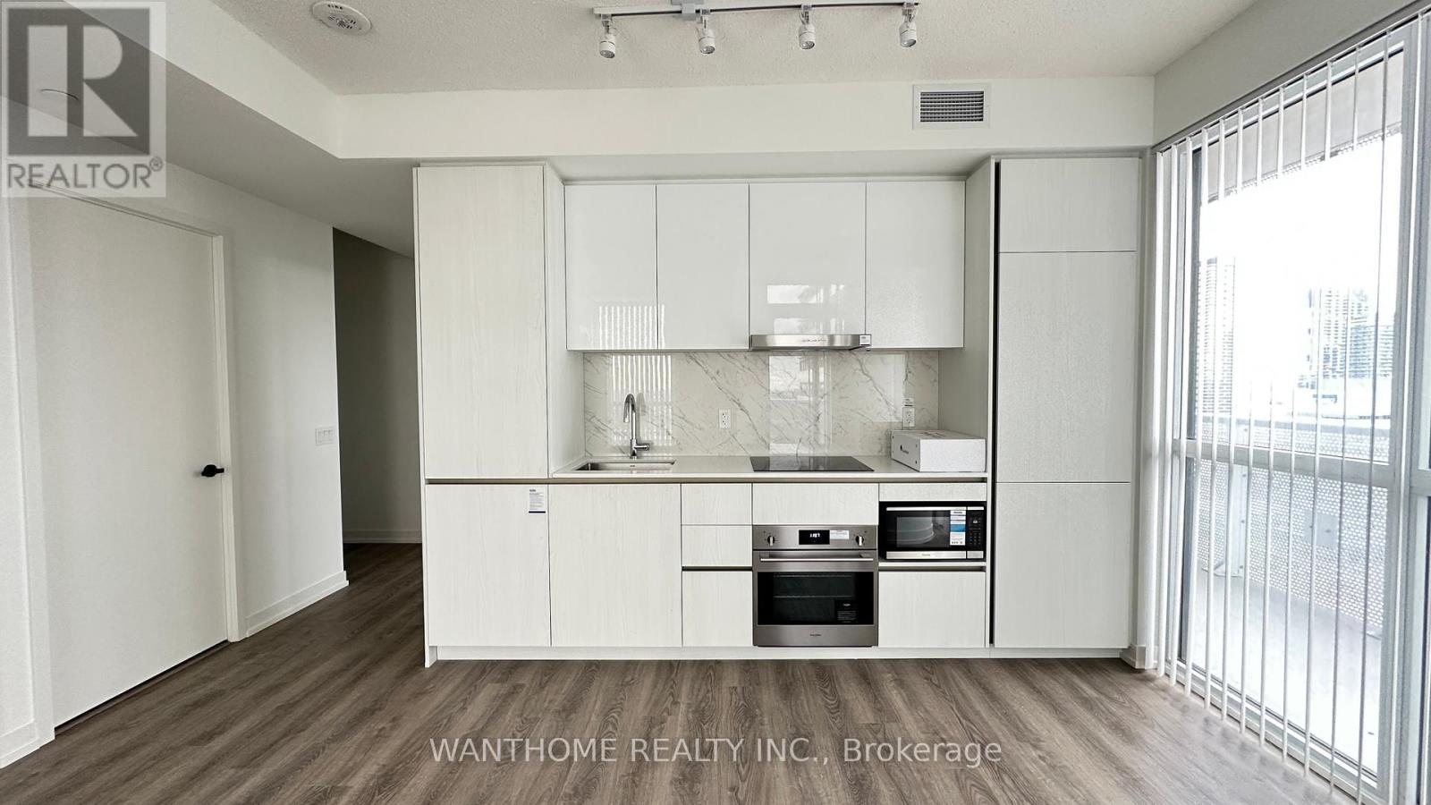 2809 - 8 Interchange Way, Vaughan, Ontario  L4K 0R2 - Photo 2 - N12588150