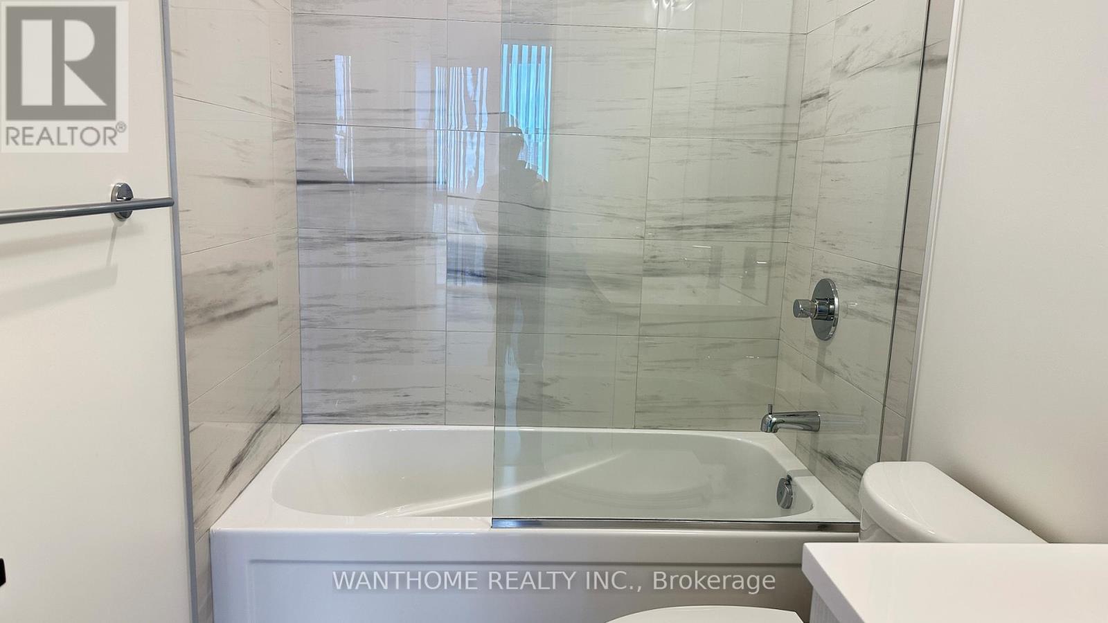 2809 - 8 Interchange Way, Vaughan, Ontario  L4K 0R2 - Photo 3 - N12588150