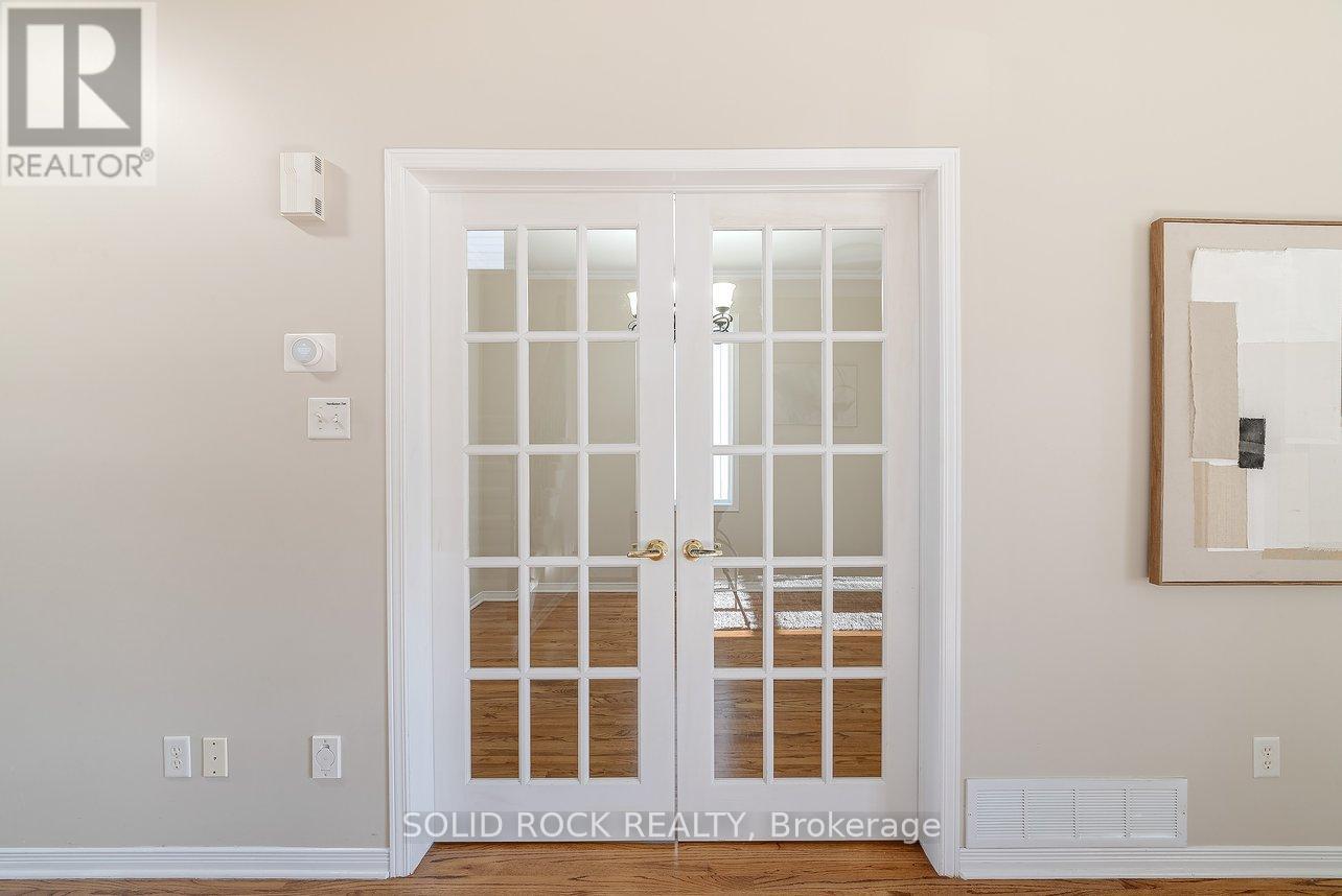 50 Insmill Crescent, Ottawa, Ontario K2T 1G4 - Photo 14 - X12498380
