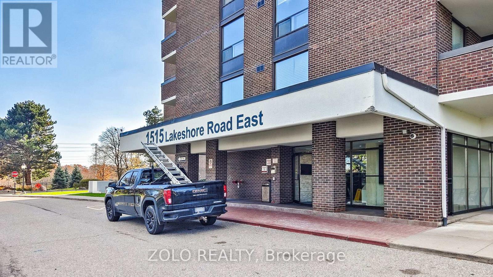 1509 - 1515 Lakeshore Road E, Mississauga, Ontario  L5E 3E3 - Photo 2 - W12588134